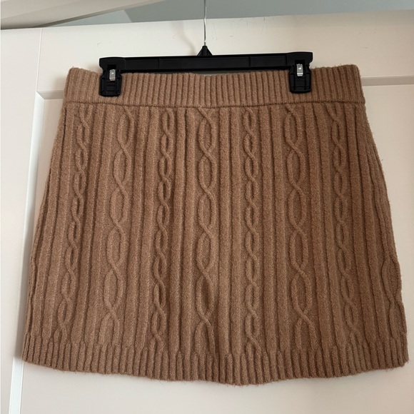 Alo Cable Knit Winter Bliss Skirt, Toasted Almond, Size Large - Picture 5 of 6